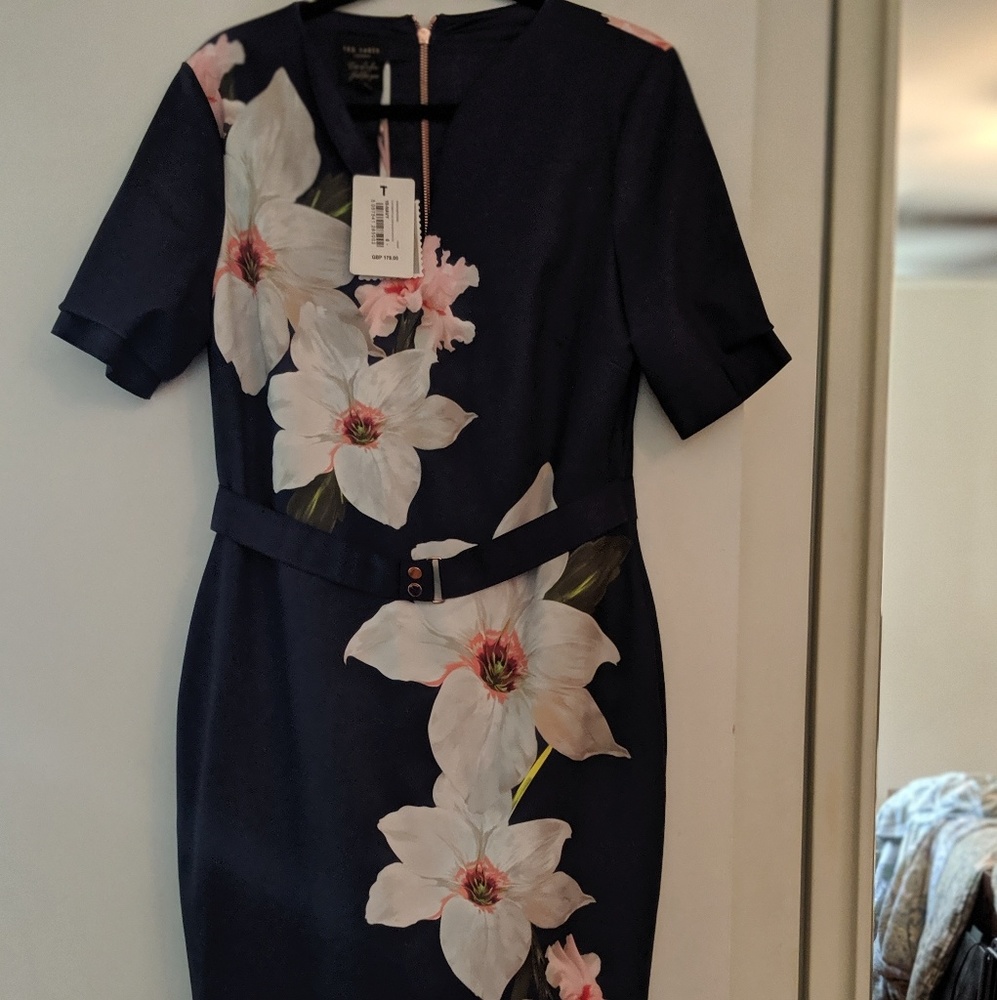 TED BAKER NAVY CHATSWORTH BLOOM SLEEVE EXC…